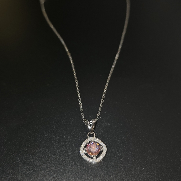 ✨ Pink Moissanite Halo Pendant Necklace – S925 Sterling Silver (18”) - Picture 3 of 8